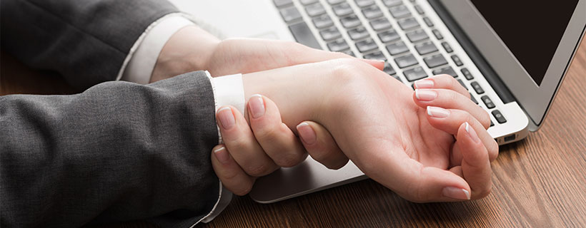patient needing carpal tunnel syndrome chiropractor in Sacramento, CA